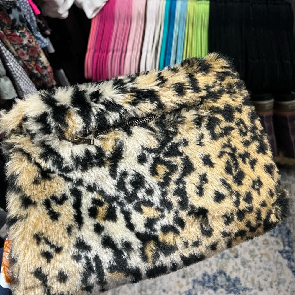 Leopard Print Faux Fur hand warmer with pocket